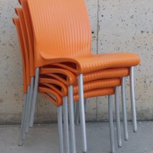 Cadira apilable amb respatller alt per a terrassa d'ocasió a cabauoportunitats.com Balaguer - Lleida - Catalunya