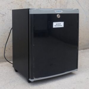 Frigorífico pequeño 40 litros de ocasión en cabauoportunitats.com