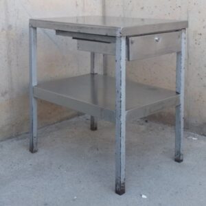 Mesa de inox y hierro 50x65cm de ocasión en cabauoportunitats.com