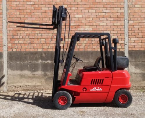 Carretilla elevadora LINDE H30 - 240cm de ocasión en cabauoportunitats.com