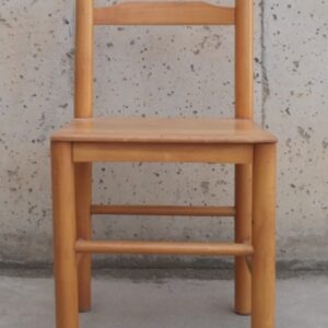 Silla de ocasión fabricada en madera de pino de 42x42cm en cabauoportunitats.com