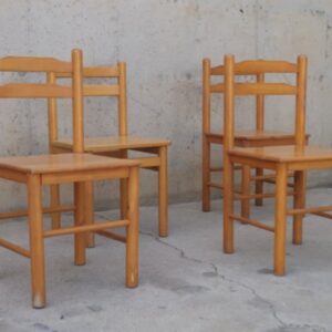 Silla de ocasión fabricada en madera de pino de 42x42cm en cabauoportunitats.com
