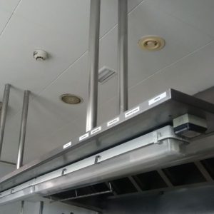 Estantería colgante inox 280cm de ocasión en cabauoportunitats.com