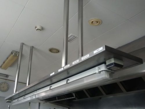 Estantería colgante inox 280cm de ocasión en cabauoportunitats.com