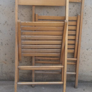 Sillas plegables de madera (lote 2 uds) de ocasión en cabauoportunitats.com