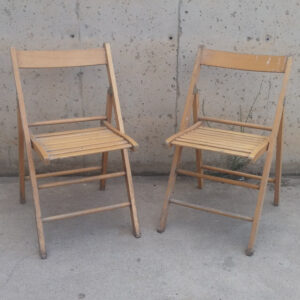 Sillas plegables de madera (lote 2 uds) de ocasión en cabauoportunitats.com