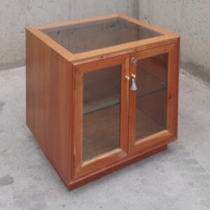 Mostrador expositor de madera y cristal 70x60cm de ocasión en cabauoportunitats.com