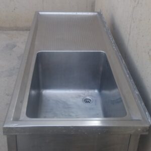 Fregadero con patas de ocasión  140x60cm en cabauoportunitats.com