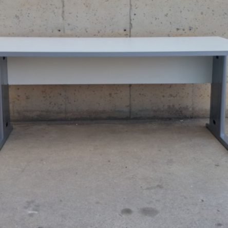 Escriptori gris clar 180x60cm d'ocasió a cabauoportunitats.com Balaguer - Lleida - Catalunya