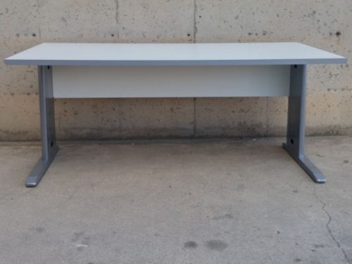 Escriptori gris clar 180x60cm d'ocasió a cabauoportunitats.com Balaguer - Lleida - Catalunya
