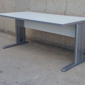 Escriptori gris clar 180x60cm d'ocasió a cabauoportunitats.com Balaguer - Lleida - Catalunya