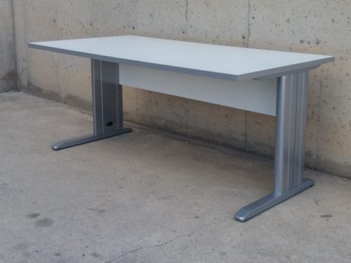 Escriptori gris clar 180x60cm d'ocasió a cabauoportunitats.com Balaguer - Lleida - Catalunya