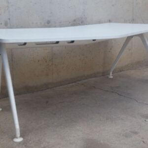Escriptori color blanc 205cm d'ocasió a cabauoportunitats.com Balaguer - Lleida - Catalunya