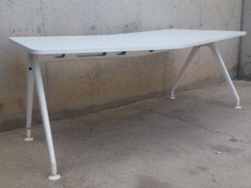 Escriptori color blanc 205cm d'ocasió a cabauoportunitats.com Balaguer - Lleida - Catalunya