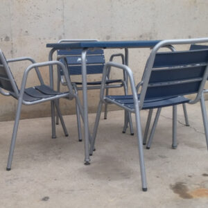 Joc taula i cadires terrassa color blau d'ocasió a cabauoportunitats.com Balaguer - Lleida - Catalunya