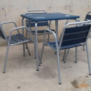 Joc taula i cadires terrassa color blau d'ocasió a cabauoportunitats.com Balaguer - Lleida - Catalunya