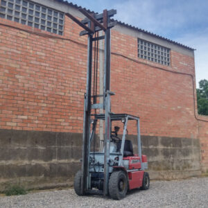 Carretilla elevadora KOMATSU 2000kg de ocasión en cabauoportunitats.com