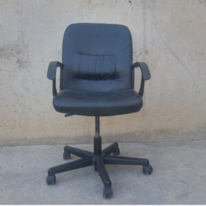 Sillas de oficina de ocasión con ruedas en cabauoportunitats.com