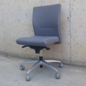 Sillas de oficina de ocasión con ruedas en cabauoportunitats.com