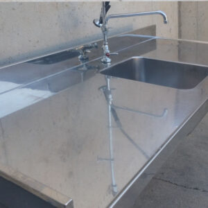 Fregadero con patas 205cm de ocasión en cabauoportunitats.com