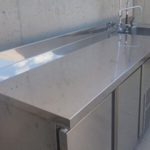 Mesa inox de ocasiรณn con bajomostrador y fregadero en cabauoportunitats.com