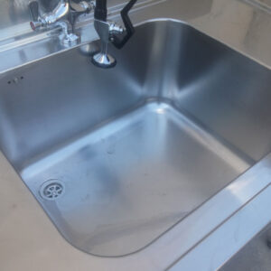 Mesa inox de ocasiรณn con bajomostrador y fregadero en cabauoportunitats.com