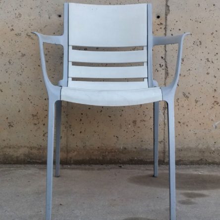 Mesa y sillas terraza de ocasión color blanco en cabauoportunitats.com