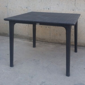 Mesa de terraza de ocasión color marrón 90x90cm en cabauoportunitats.com