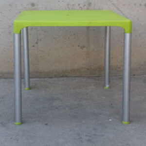 Taula terrassa verd 70x70cm d'ocasió a cabauoportunitats.com Balaguer - Lleida - Catalunya