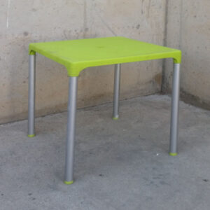 Taula terrassa verd 70x70cm d'ocasió a cabauoportunitats.com Balaguer - Lleida - Catalunya