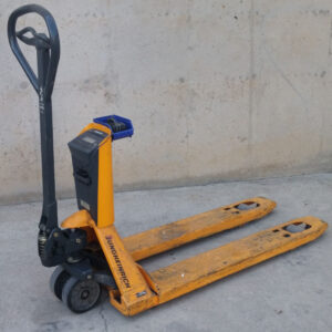 Transpaleta JUNGHEINRICH de ocasión con báscula en cabauoportunitats.com