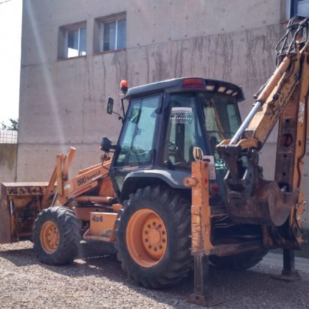 Retroexcavadora CASE 590 SUPER LE de ocasión en cabauoportunitats.com