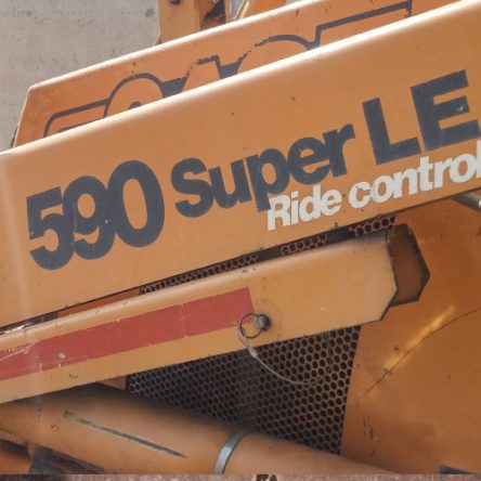 Retroexcavadora CASE 590 SUPER LE de ocasión en cabauoportunitats.com