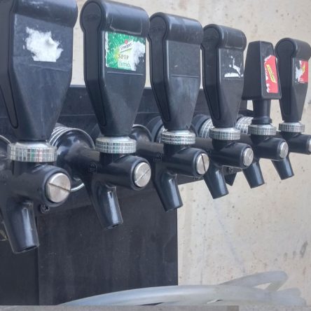 Sortidor de refrescos 6 grifos de ocasión en cabauoportunitats.com