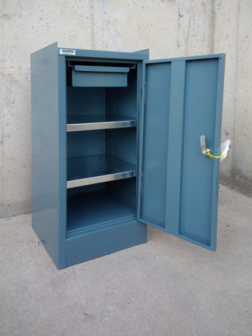Armari metàl·lic per a eines 36x36cm d'ocasió a cabauoportuntiats.com Balaguer - Lleida - Catalunya