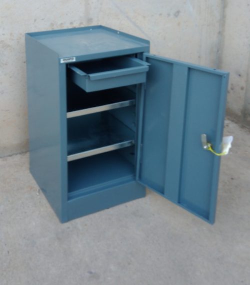 Armari metàl·lic per a eines 36x36cm d'ocasió a cabauoportuntiats.com Balaguer - Lleida - Catalunya