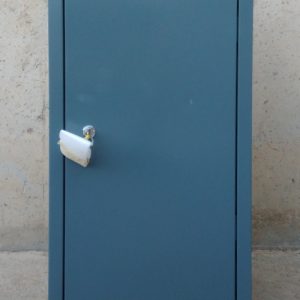 Armari metàl·lic per a eines 36x36cm d'ocasió a cabauoportuntiats.com Balaguer - Lleida - Catalunya