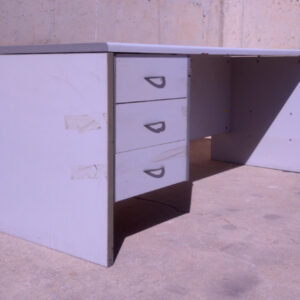 Escriptori amb 3 calaixos 160x80cm d'ocasió a cabauoportunitats.com Balaguer - Lleida - Catalunya