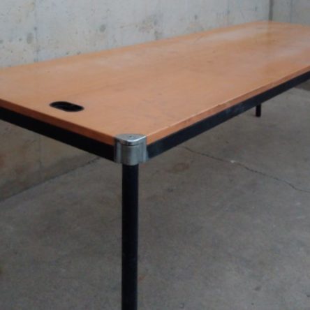 Escritorio de ocasión 240cm en cabauoportunitats.com
