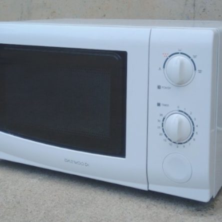 Microondas DAEWOO 700W de ocasión en cabauoportunitats.com Balaguer - Lleida - Catalunya