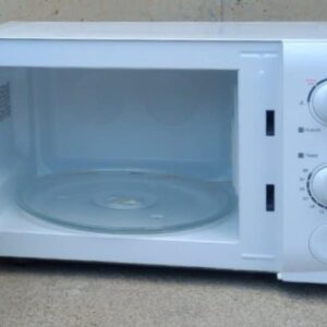 Microondas DAEWOO 700W de ocasión en cabauoportunitats.com Balaguer - Lleida - Catalunya