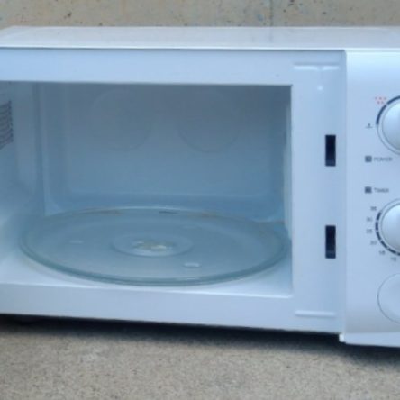 Microondas DAEWOO 700W de ocasión en cabauoportunitats.com Balaguer - Lleida - Catalunya