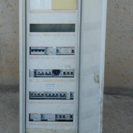 Cuadro eléctrico manotérmicos y reloj de ocasión en cabauoportunitats.com