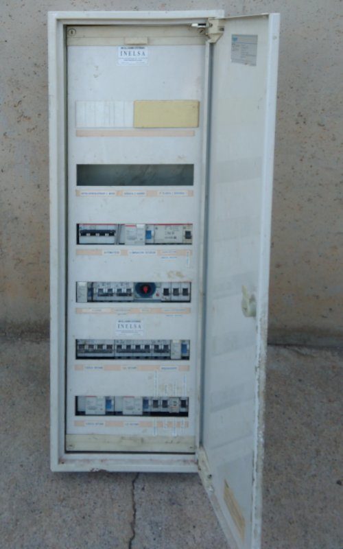 Cuadro eléctrico manotérmicos y reloj de ocasión en cabauoportunitats.com