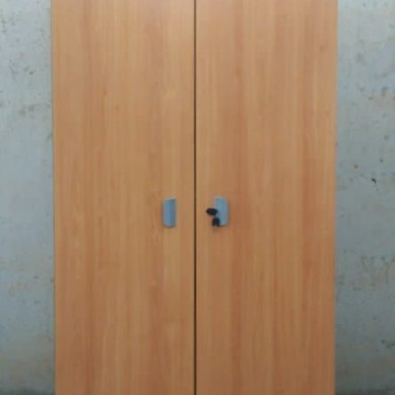Armario oficina color madera 198cm de ocasión en cabauoportunitats.com