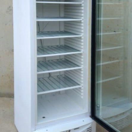 Congelador expositor vertical 180cm de ocasión en cabauoportunitats.com