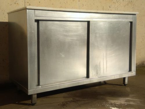 Mesa de trabajo de mármol e inox de ocasión en cabauoportunitats.com