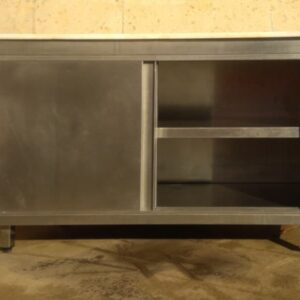 Mesa de trabajo de mármol e inox de ocasión en cabauoportunitats.com