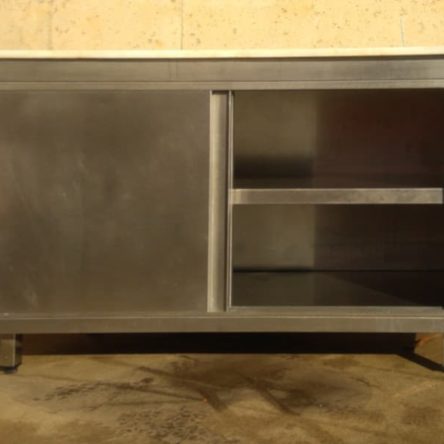 Mesa de trabajo de mármol e inox de ocasión en cabauoportunitats.com