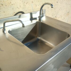 Fregadero de pedal con patas 102x68cm de ocasión en cabauoportunitats.com